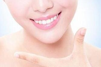 牙齒美白有什么好方法-義齒廠(chǎng)家